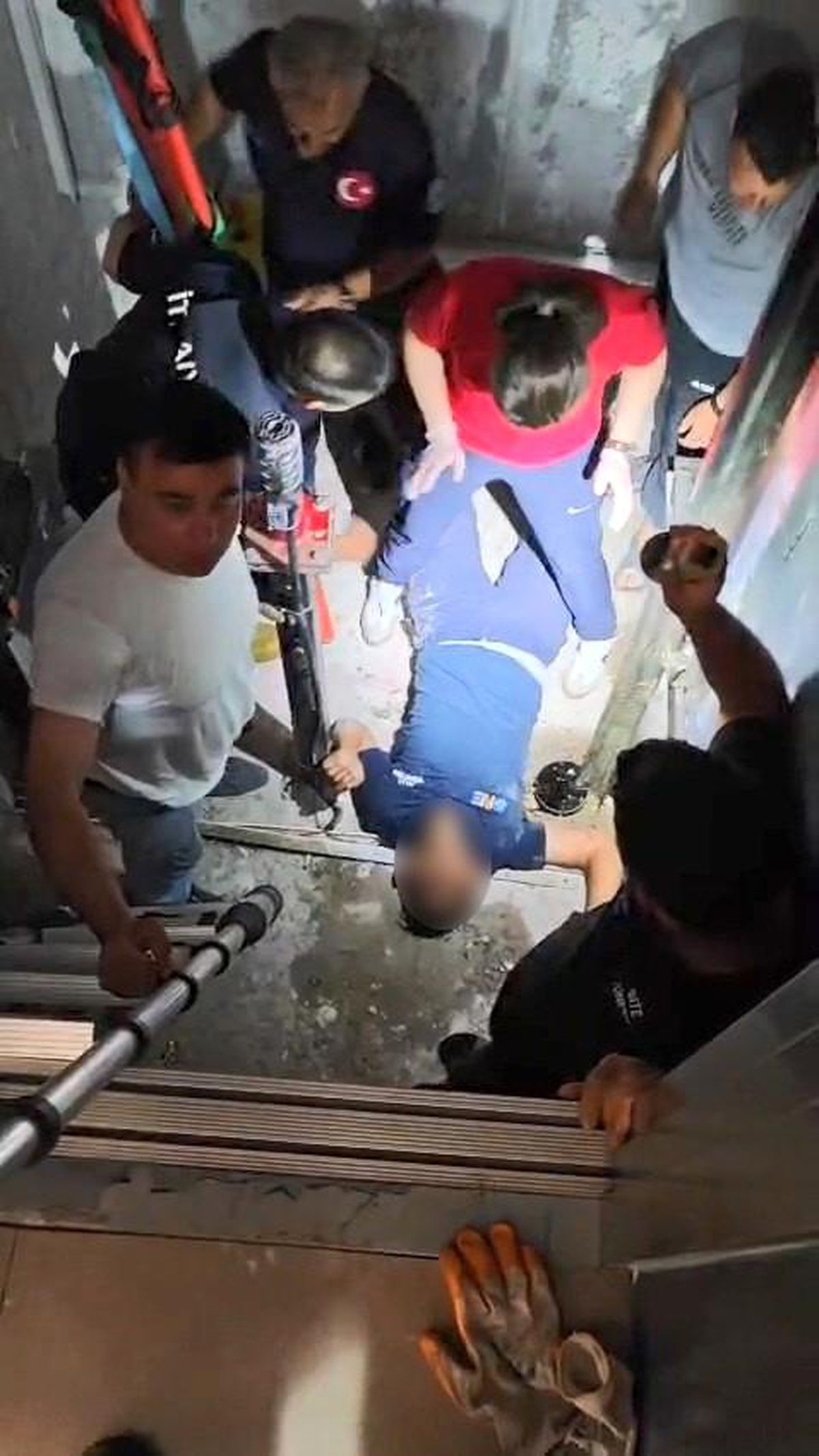 Elazığ'da asansör boşluğuna düşen genç kurtarıldı