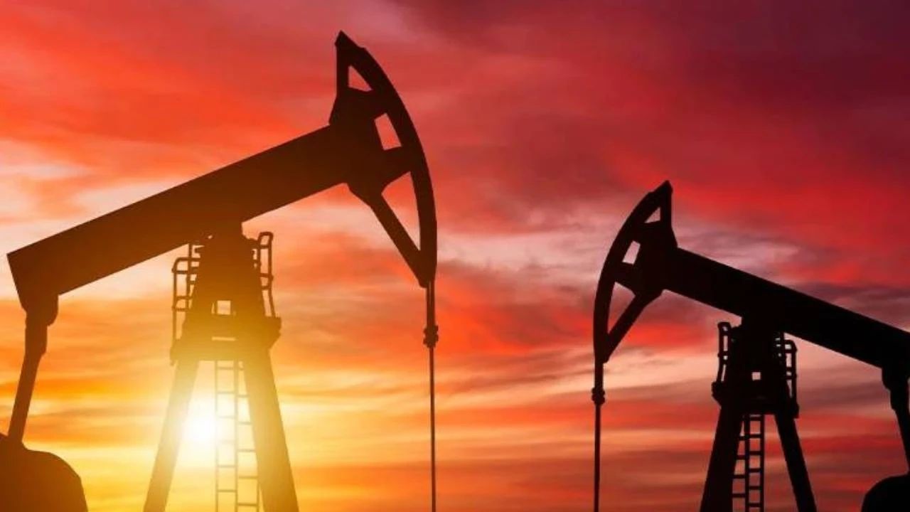Petrol fiyatlarında düşüş hızlandı, Hürmüz’de akış normale dönüyor