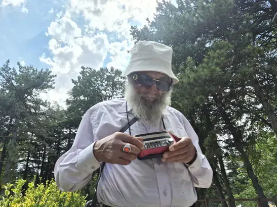 76 yaşında teknolojiye sırt çevirdi! Evine ne televizyon ne de telefon soktu! Tek bir dostu var