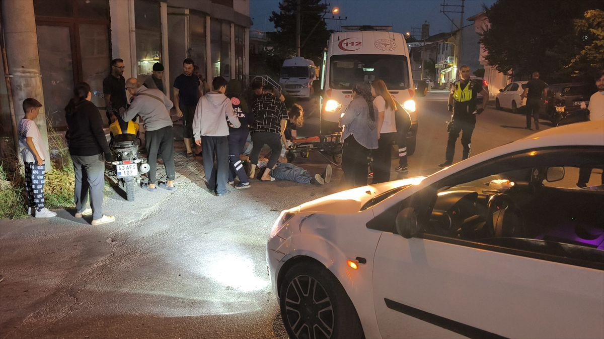 Kütahya'da otomobil ile motosikletin çarpıştığı kazada 1 kişi yaralandı