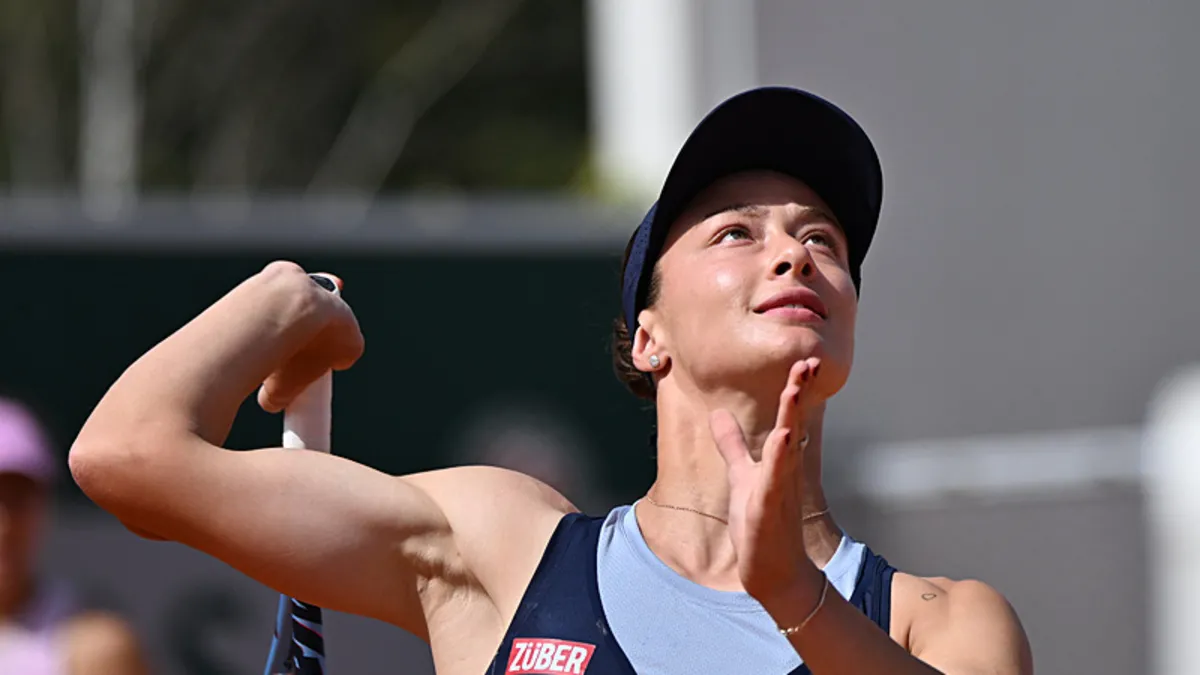 Zeynep Sönmez, Eastbourne Açık'ta 2. tura yükseldi