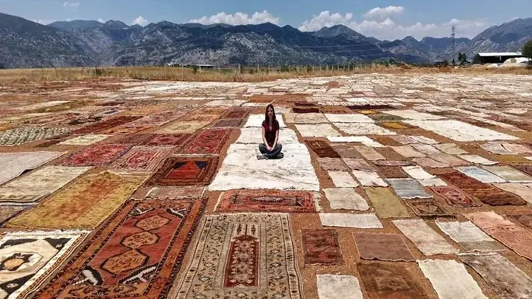 Antalya güneşinde yenilenen eski halılar yurt dışında 5 bin dolara alıcı buluyor