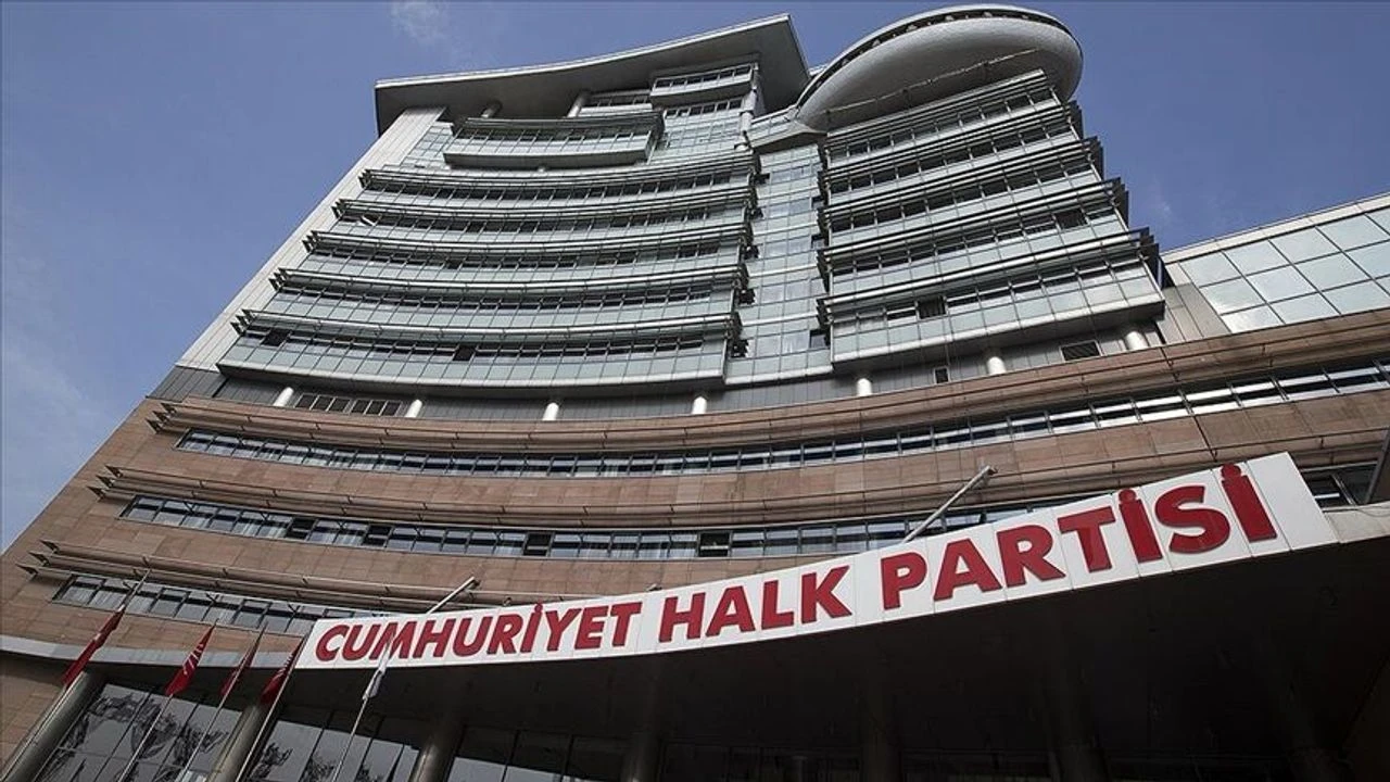 Mutlak butlanın ilk siyasi faturası mı? CHP'de iki kritik ismin görevi düştü