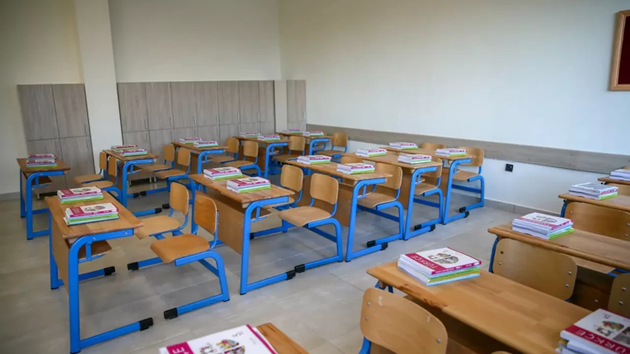Cuma günü okullar tatil mi? 12 Haziran'da dersler yok mu, neden?