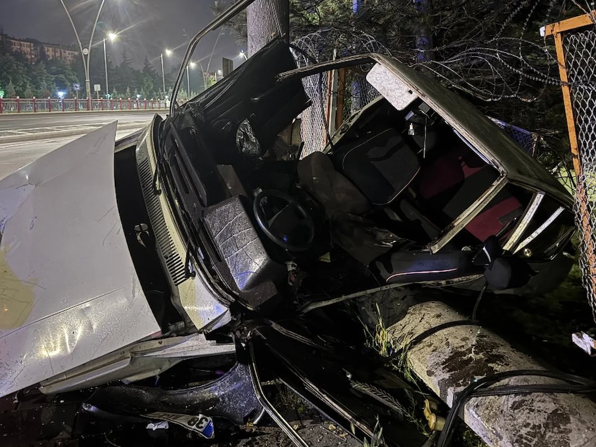 Kayseri'de kontrolden çıkan otomobil bahçeye uçtu: 3 yaralı