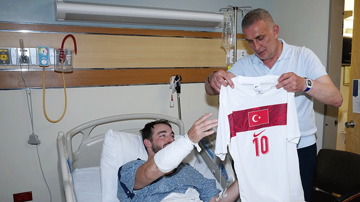 A Milli Takım'a eşlik ederken kaza geçiren polise TFF Başkanı İbrahim Hacıosmanoğlu'ndan ziyaret
