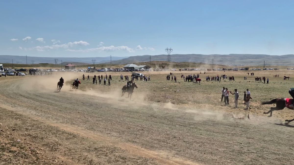 Karlıova doğa ve kültür festivali at yarışlarıyla başladı
