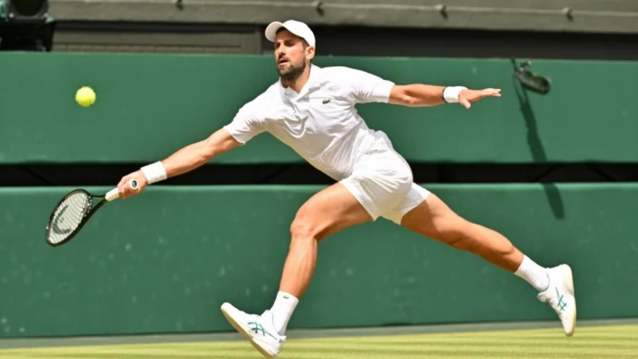 Djokovic, Federer'in Wimbledon galibiyet rekorunu kırdı