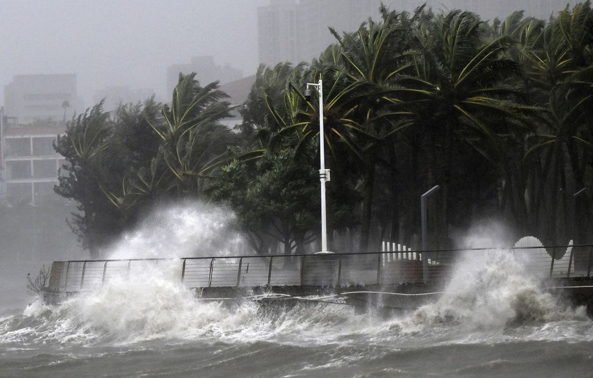 Çin'in Hainan Eyaletinde Karaya Çıkması Beklenen Maysak Tayfunu İçin Alarm Seviyesi Yükseltildi