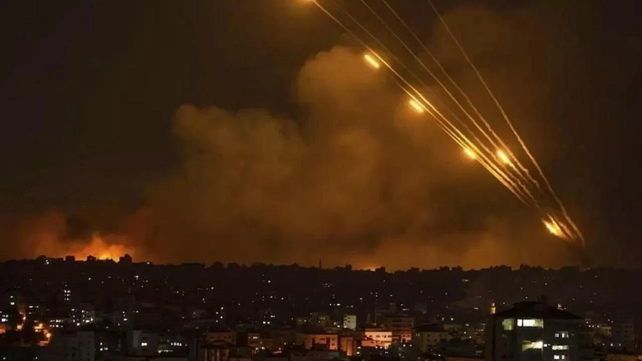 İsrail duyurdu: İran'dan füzeler ateşlendi