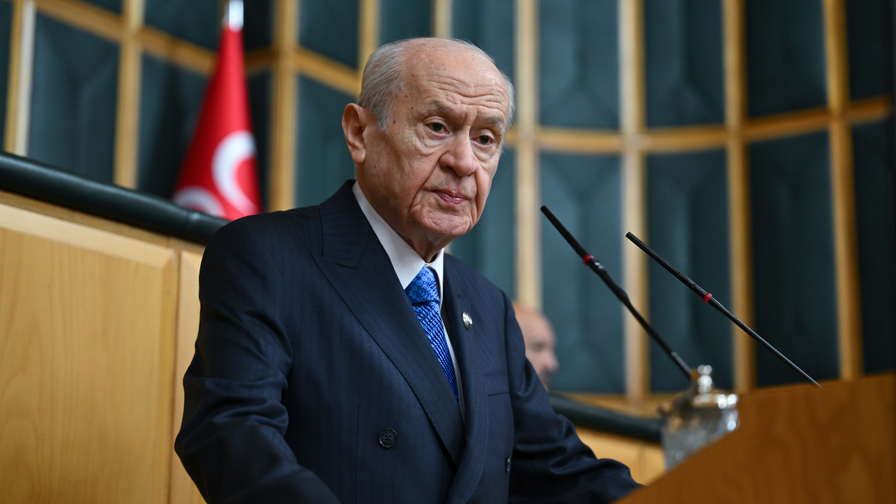 MHP Lideri Devlet Bahçeli'den dikkat çeken yüzük ve rozet