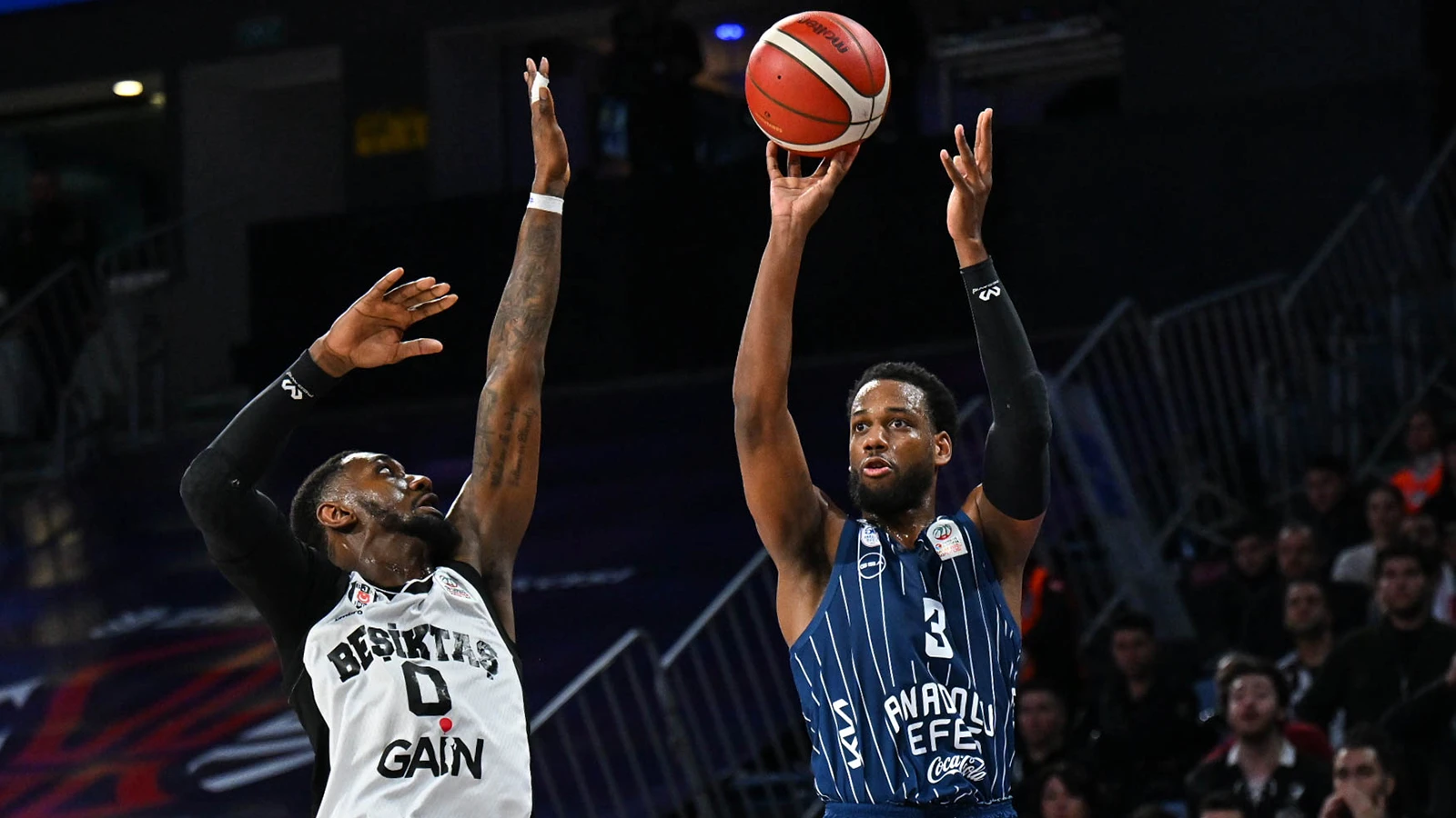 Anadolu Efes, Jordan Loyd'un sözleşmesini uzattı