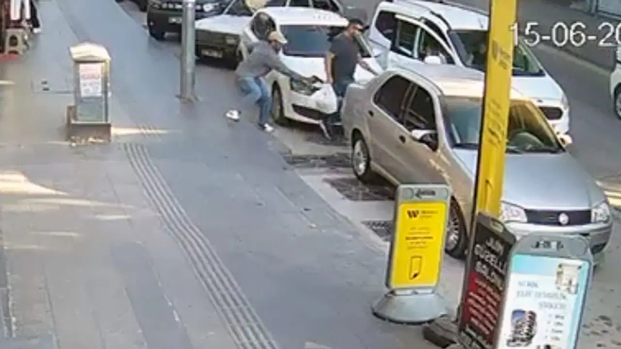Pastaneden çıkarken silahlı saldırıya uğradı