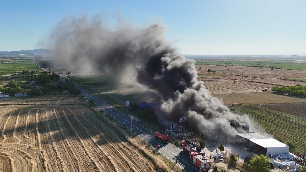 Edirne’de inşaat malzemesi deposunda yangın