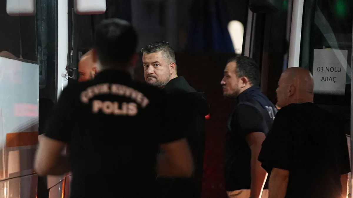 Buca Belediyesi soruşturmasında 54 şüpheli adliyeye sevk edildi