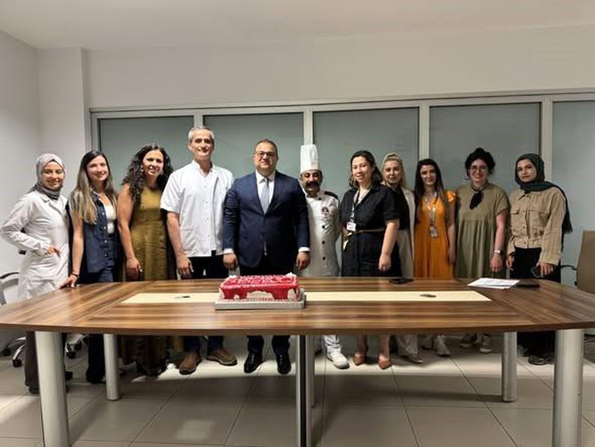 Muğla'da diyetisyenler günlerini pasta ile kutladı