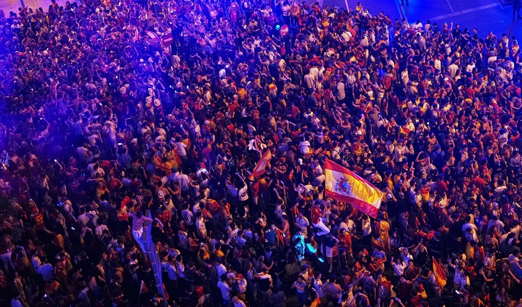 İspanya’nın Dünya Kupası kutlamalarında çeşme çöktü: 13 yaşındaki genç hayatını kaybetti