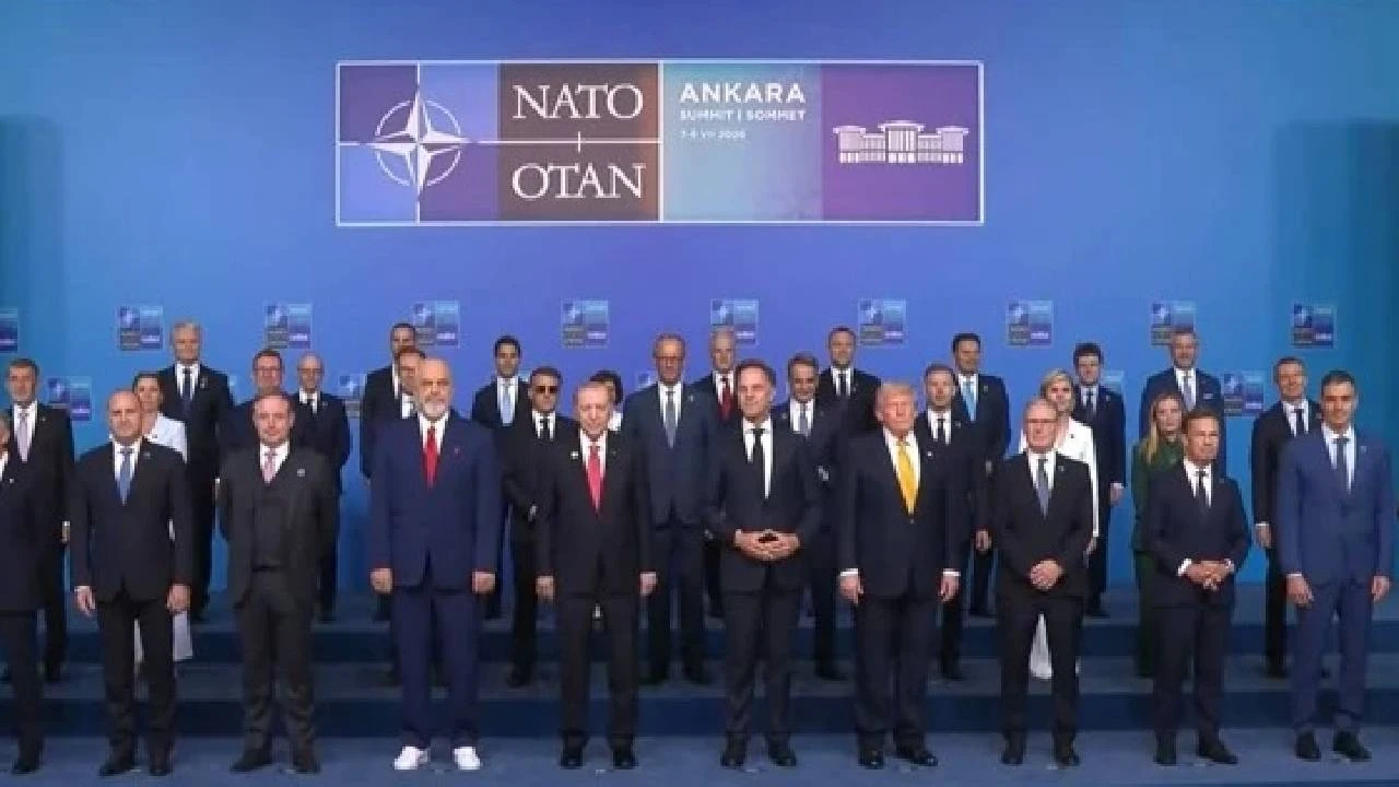 Liderler aile fotoğrafı çektirdi