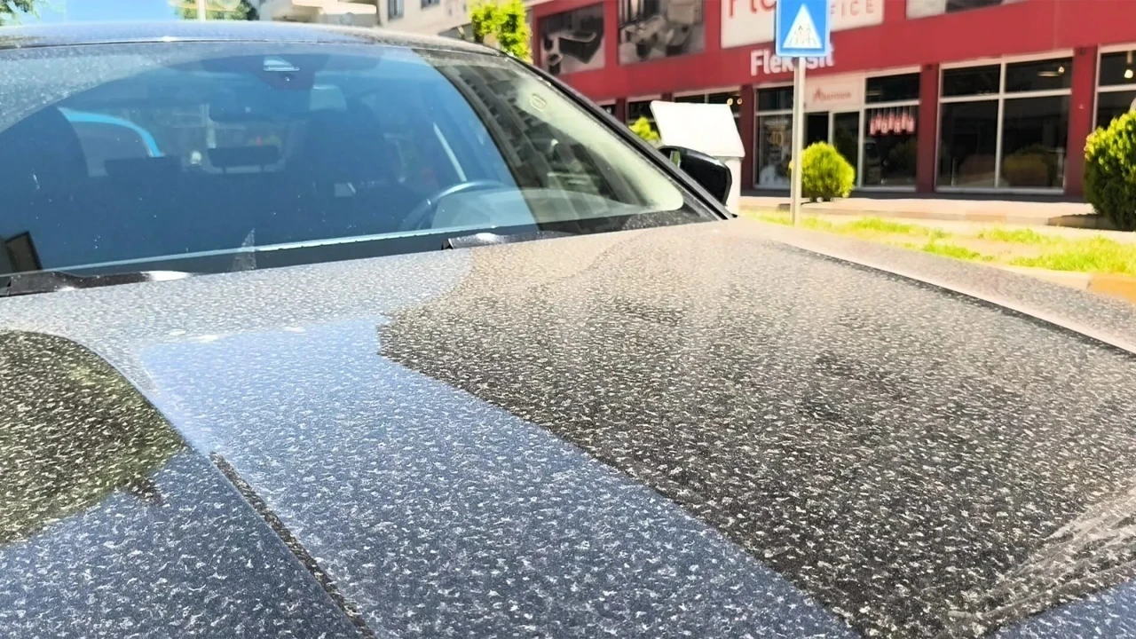 Yağmur yerine çamur yağdı