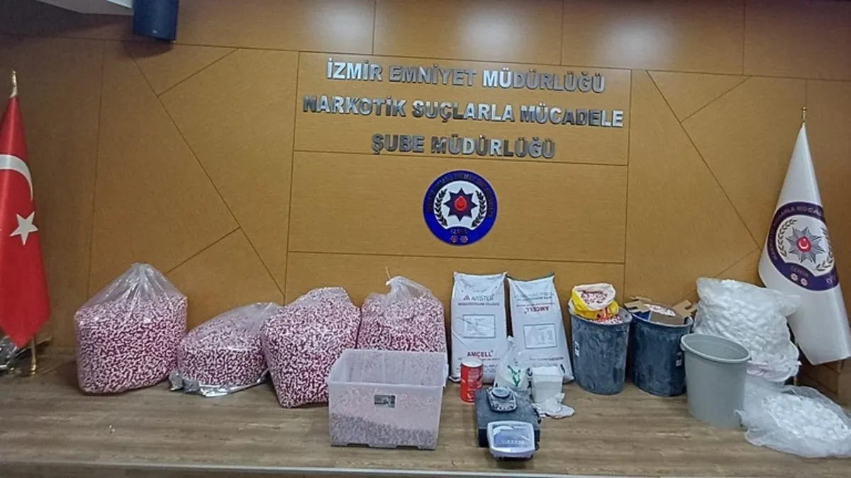 İzmir'de uyuşturucu imalathanesine dönüştürülen depoya operasyon