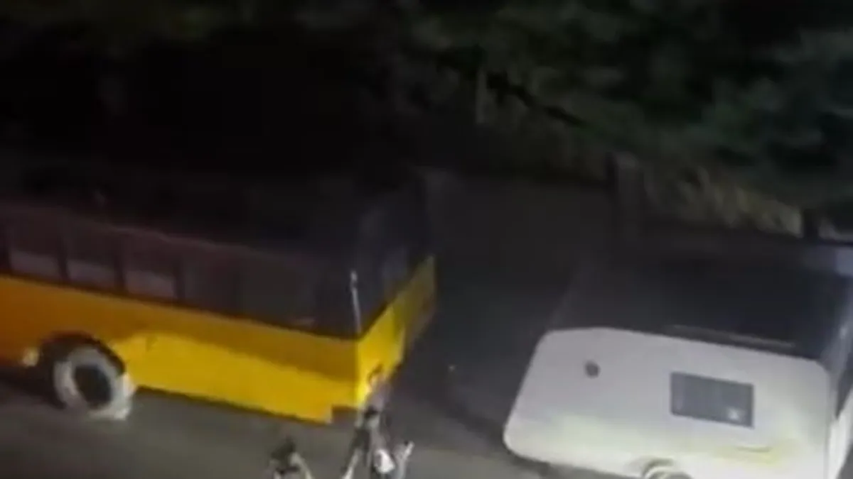 Yol verme kavgasında oğlunun yanındaki babayı bıçakladılar
