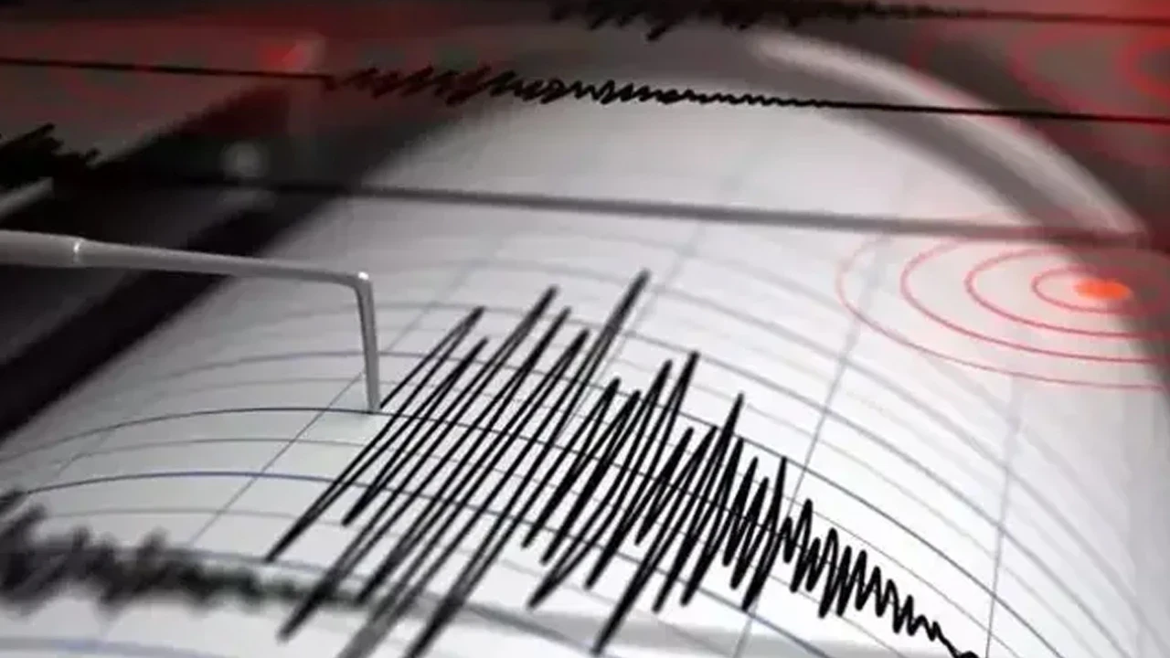 Endonezya'da 6.7 büyüklüğünde deprem
