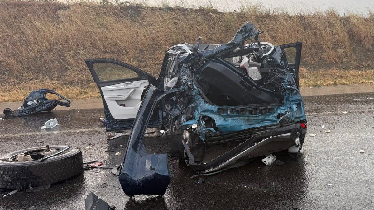 Feci kaza! Otomobil tankere çarptı