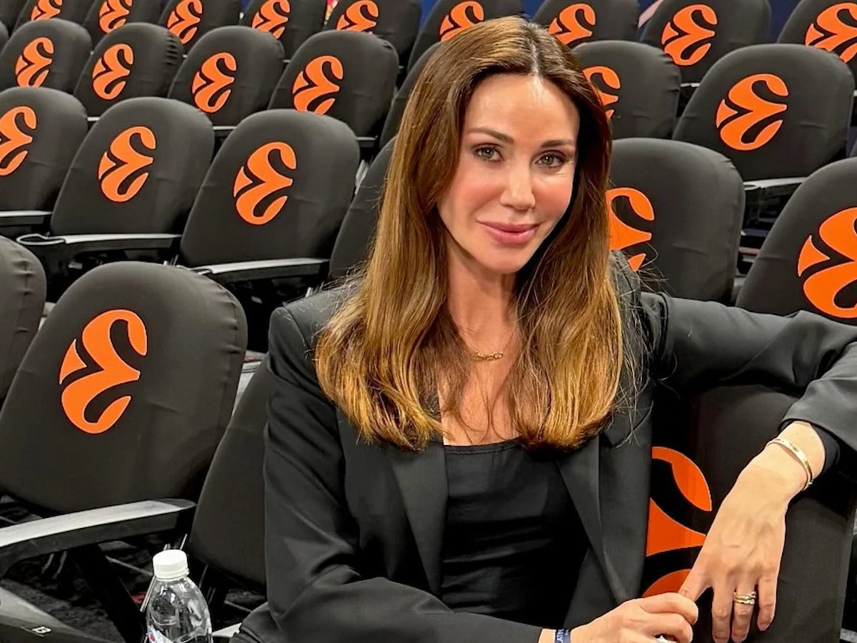 Demet Şener podyumda: Kıyafet bana güç hissettiriyor