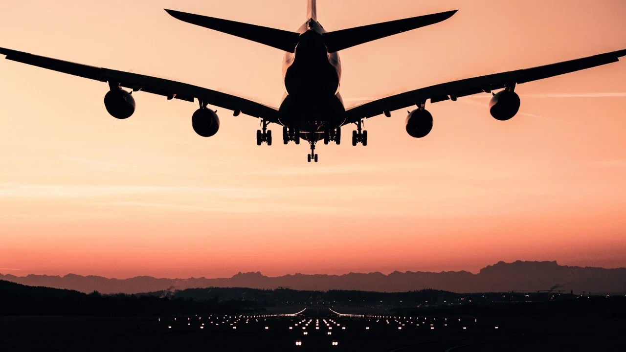 Havayolu şirketinde ehliyetsiz pilot skandalı! 17 yıl boyunca 900 uçuşa katılmış!