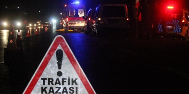 Rize'de 2 otomobilin çarpıştığı kazada 8 kişi yaralandı