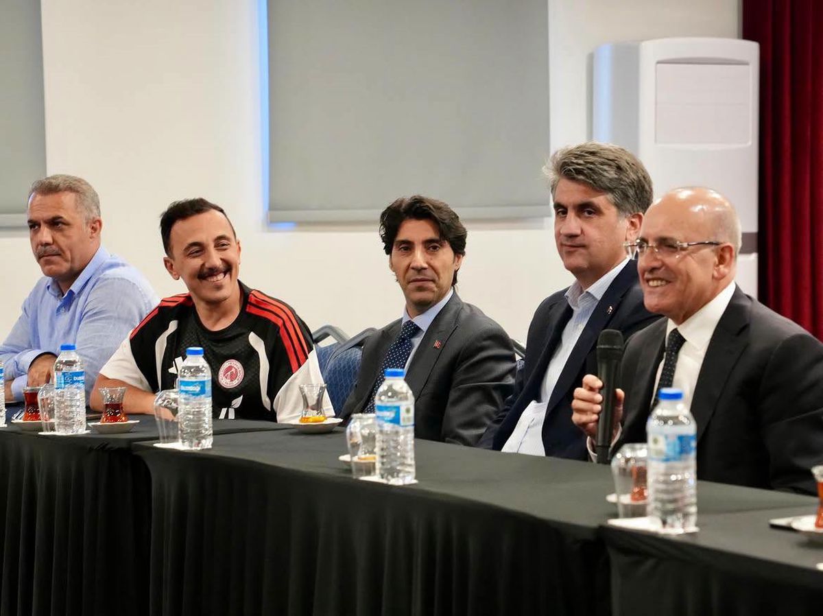 Hazine ve Maliye Bakanı Mehmet Şimşek, Batman Petrolspor'u ziyaret etti