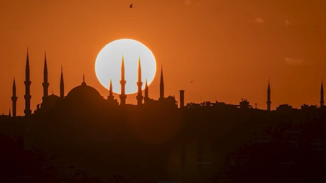 Gün batımında Sultanahmet Camii görüntülendi