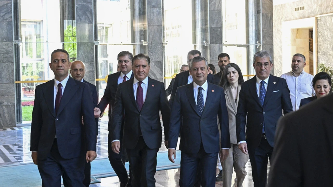 CHP'de kritik gün! Kapalı grup toplantısında neler konuşuldu, gözler saat 23.00'te