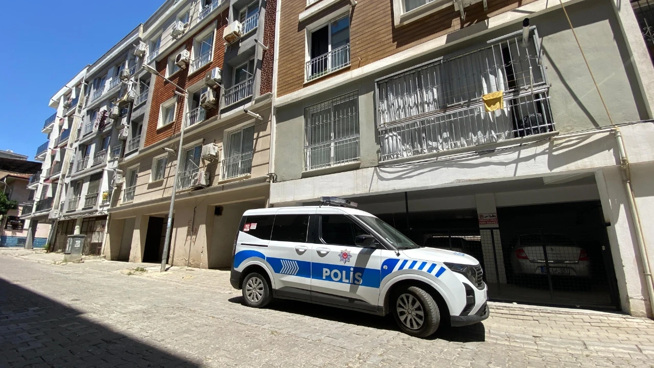 Torunuyla yaşadığı evde ölü bulundu