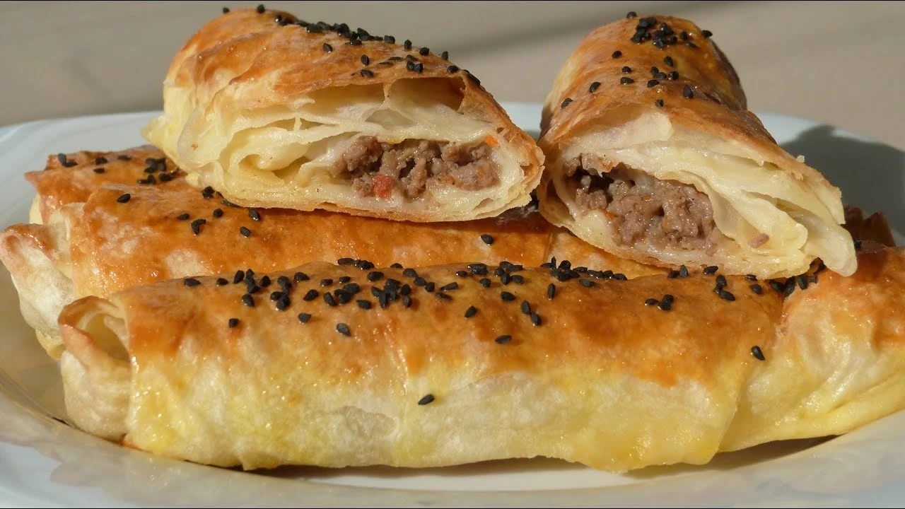 Hazır yufkayla el açması tadında peynirli börek: Kat kat kabarıyor, lezzetiyle hayran bırakıyor