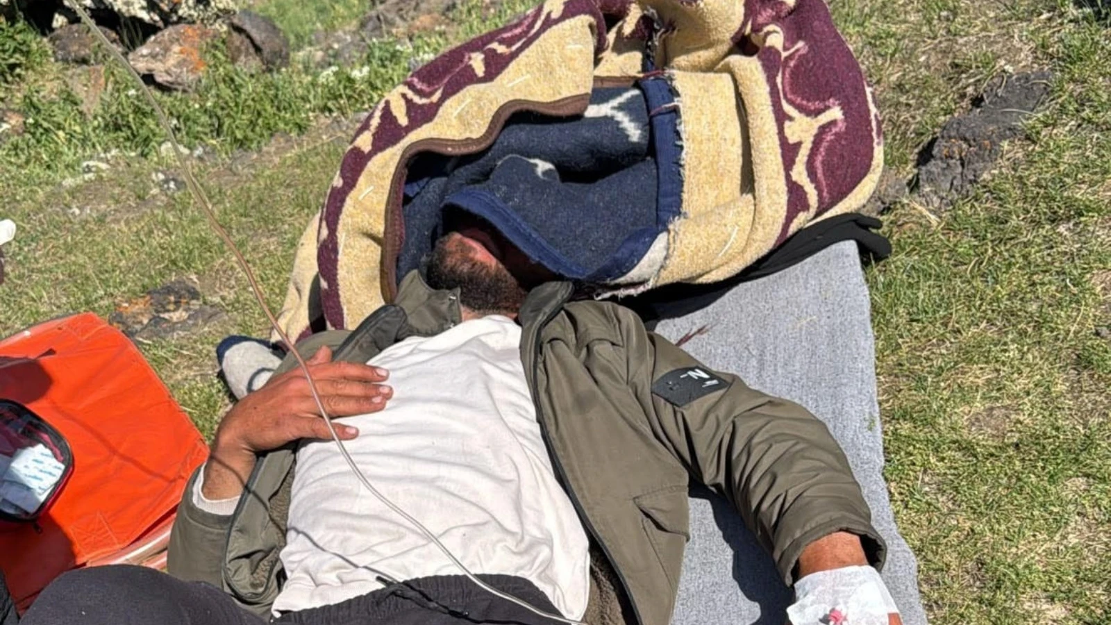 Tendürek Dağı'nda rahatsızlanan vatandaş hastaneye kaldırıldı