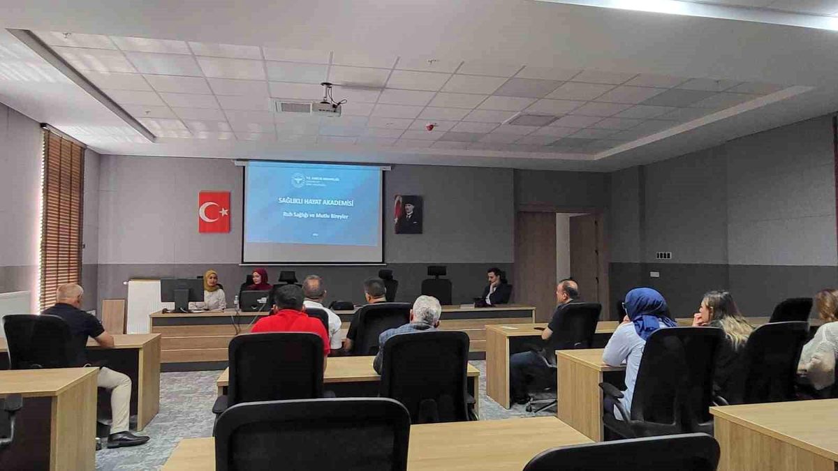 Karapınar'da vatandaşlara sağlıklı yaşam eğitimi verildi