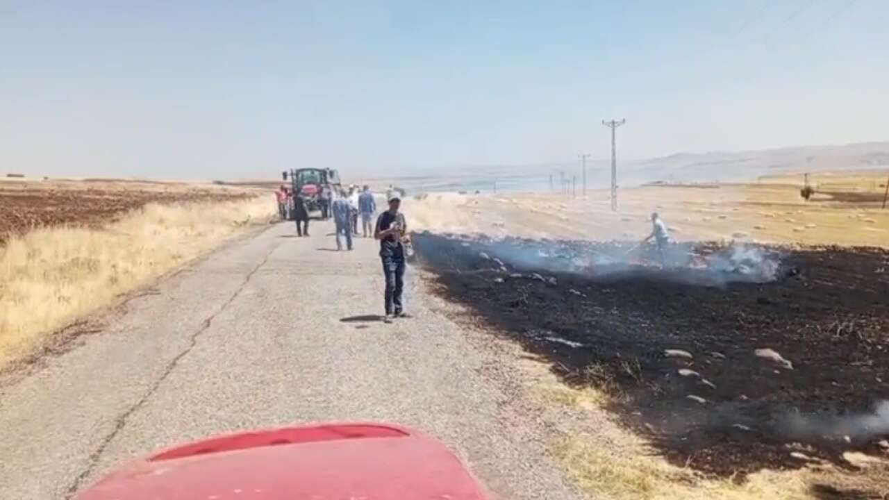 Tunceli’de otluk alanda çıkan yangın köylülerin müdahalesiyle söndürüldü