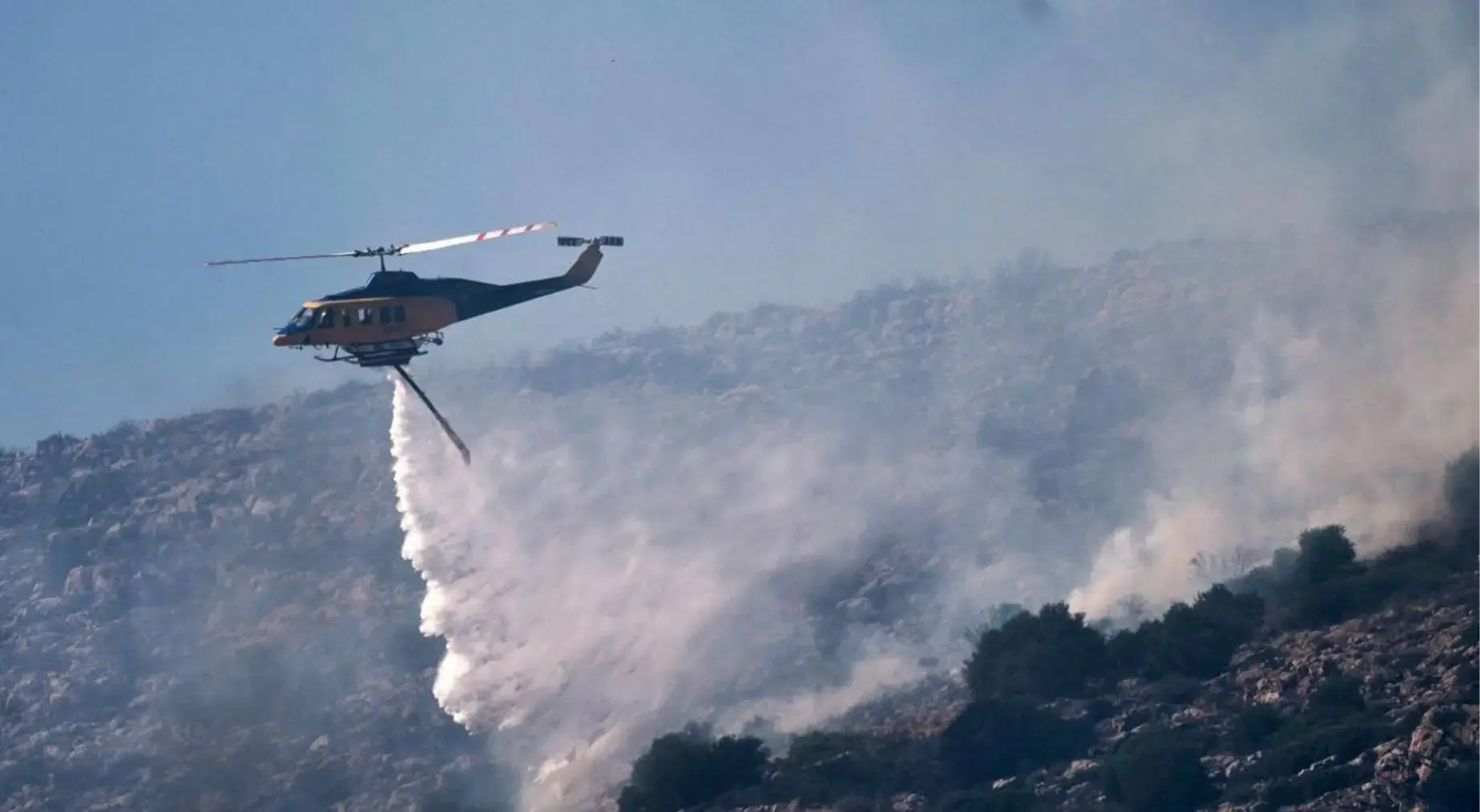 Yunanistan'da helikopter düştü! Yangın söndürme operasyonunda facia