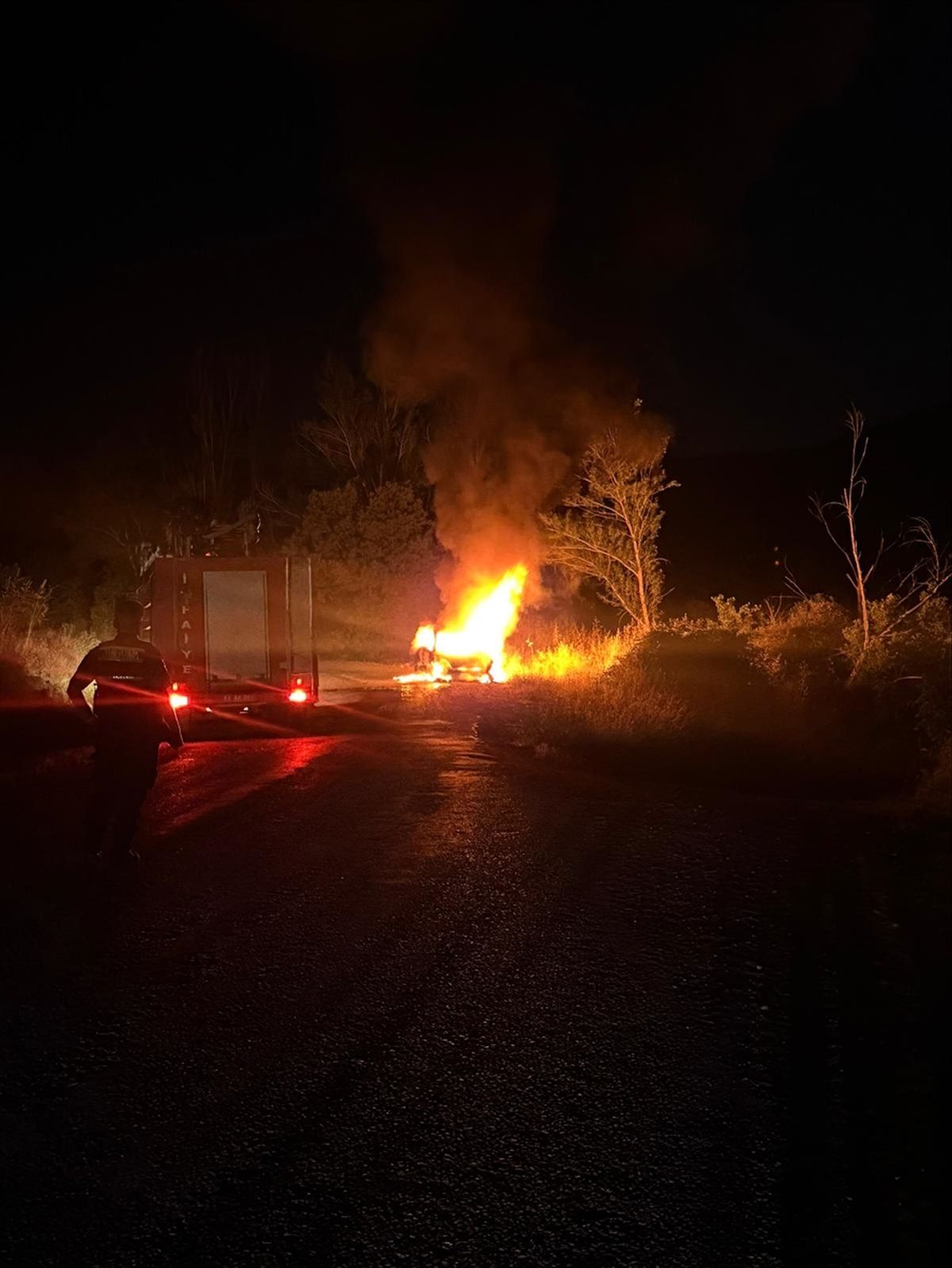 Bilecik'te seyir halindeki otomobilde çıkan yangın söndürüldü