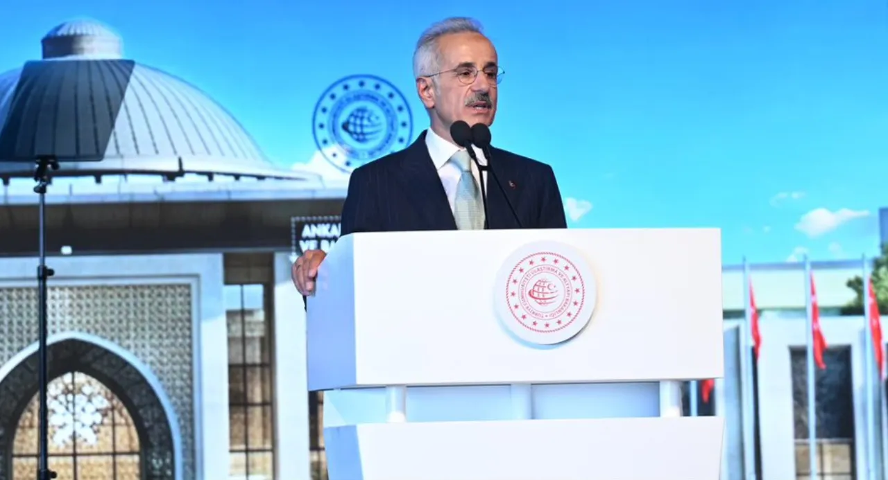 Bakan Uraloğlu’ndan Ankara Havalimanı mesajı: Ankara diplomasi üssü oluyor!