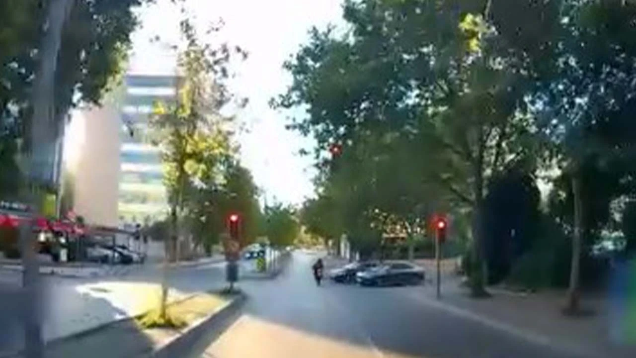 Ataşehir’de kırmızı ışık ihlali feci kazayı getirdi! O anlar kamerada