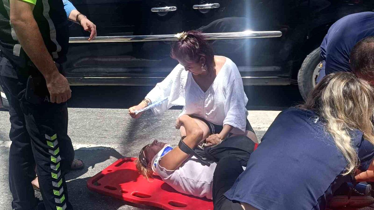 Yaya geçidinde motosikletin çarptığı Alman kadın turist yaralandı
