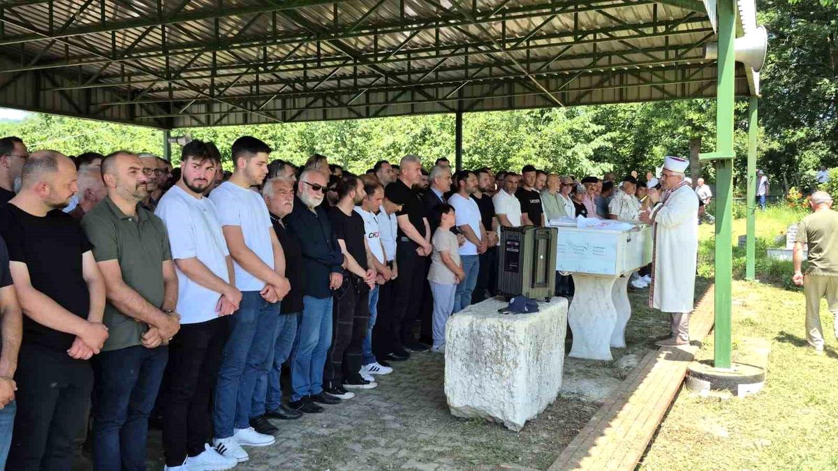Kazada hayatını kaybeden yaşlı adam son yolculuğuna uğurlandı