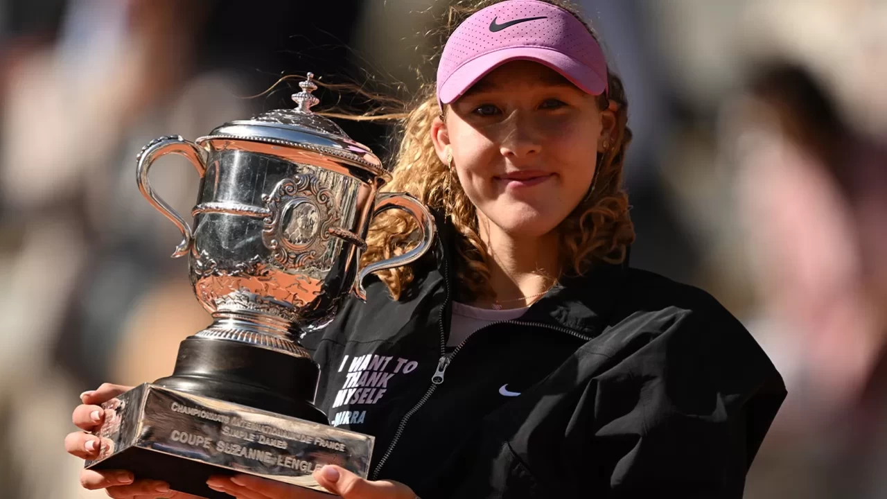 Paris'te 19 yaşındaki Rus dehadan tarihi zafer: Mirra Andreeva, Roland Garros şampiyonu oldu!
