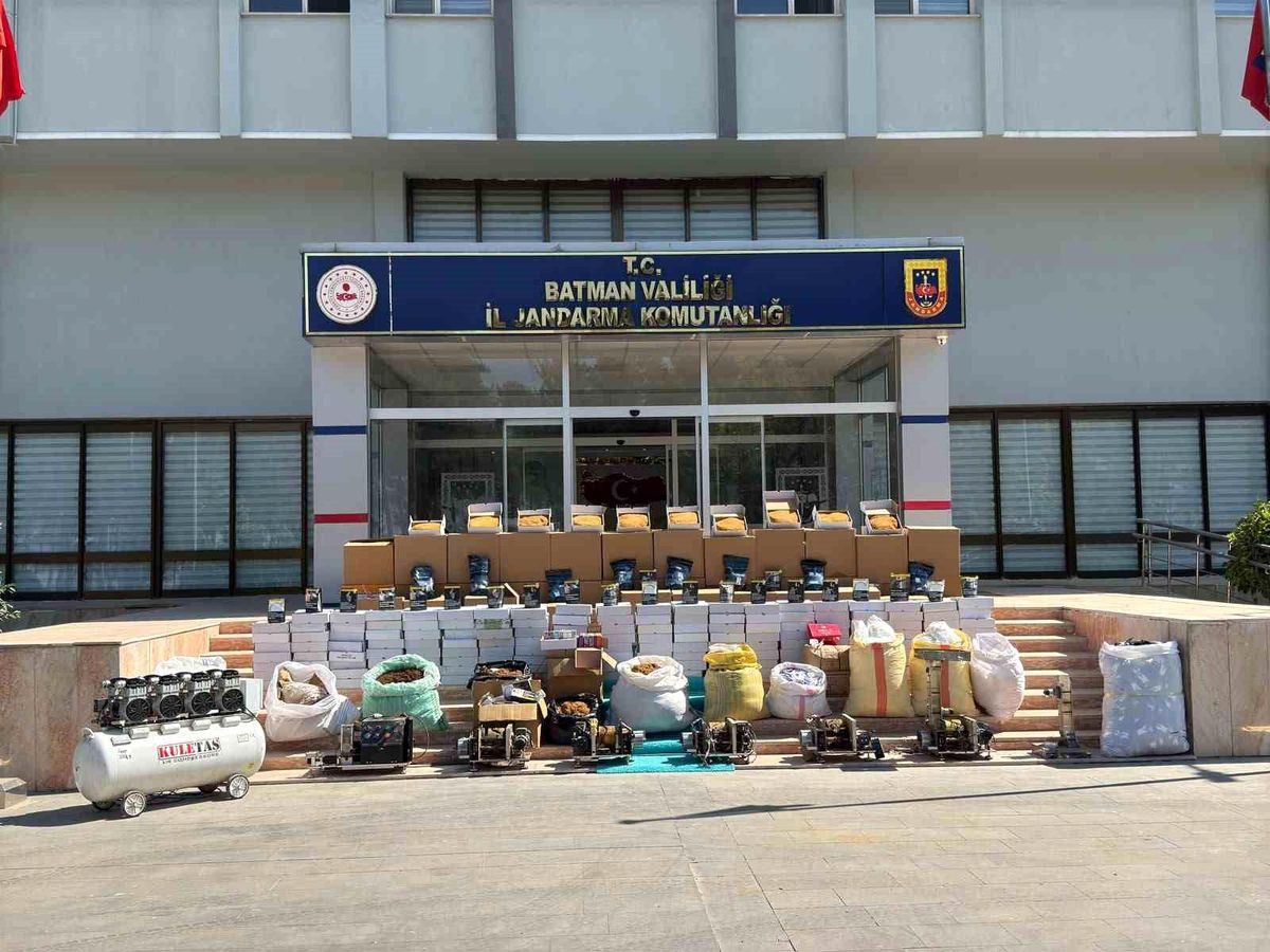 Batman'da kaçakçılık operasyonunda binlerce kaçak ürün ele geçirildi