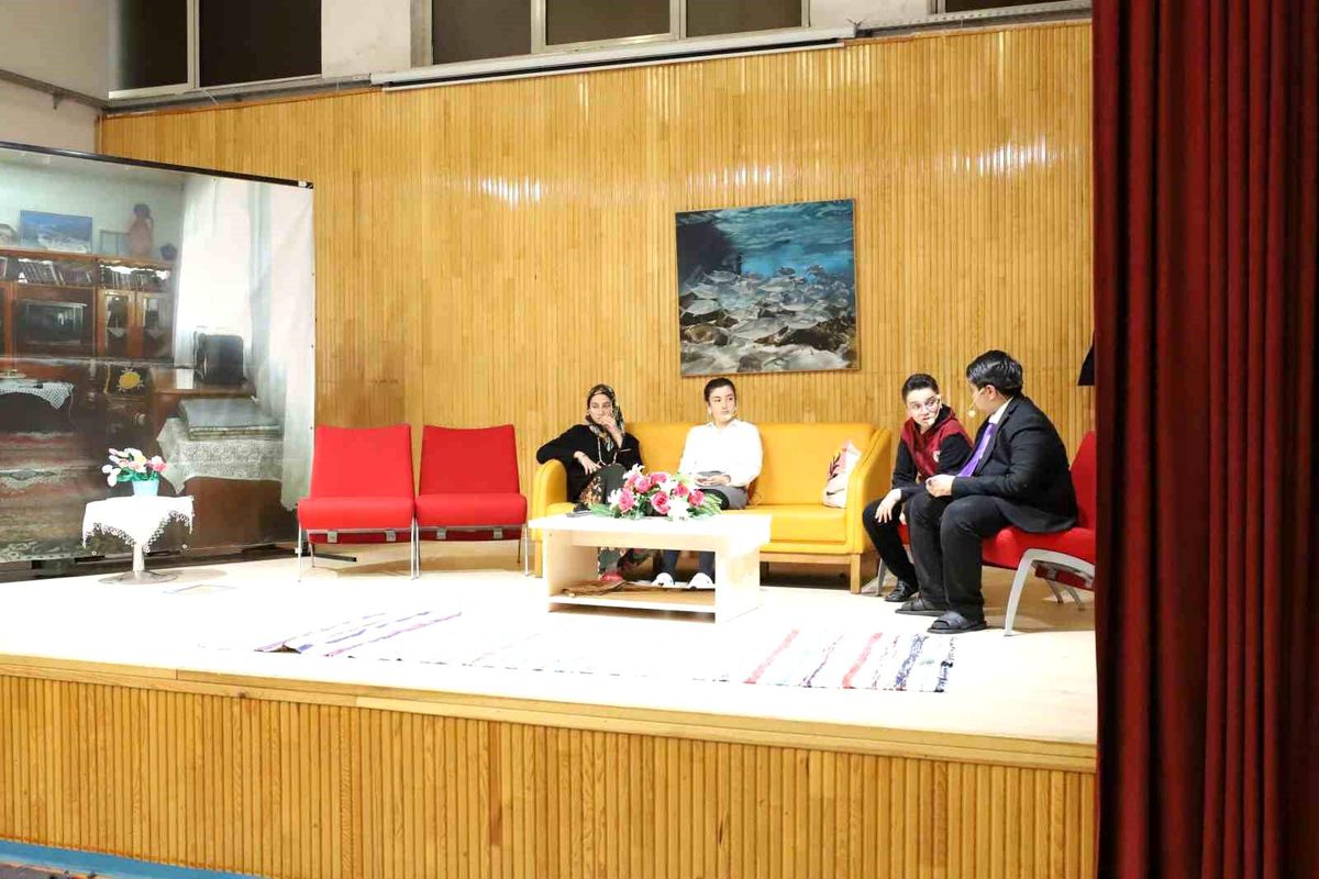 Türkeli'de "Çatlak Aile" sahnelendi