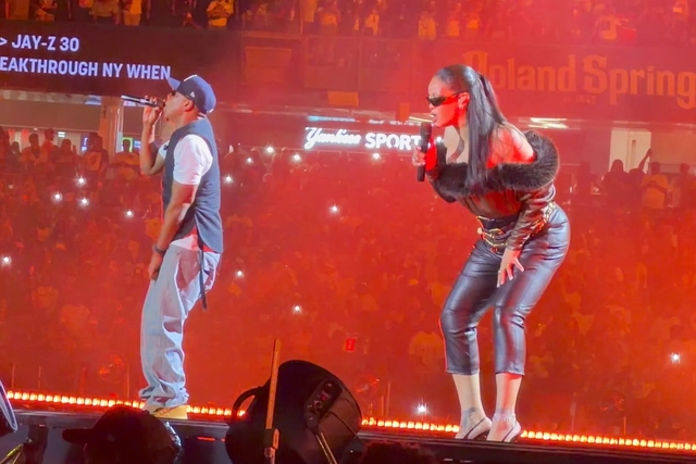 Rihanna yıllar sonra sahneye döndü: Biraz paslanmışım, değil mi?