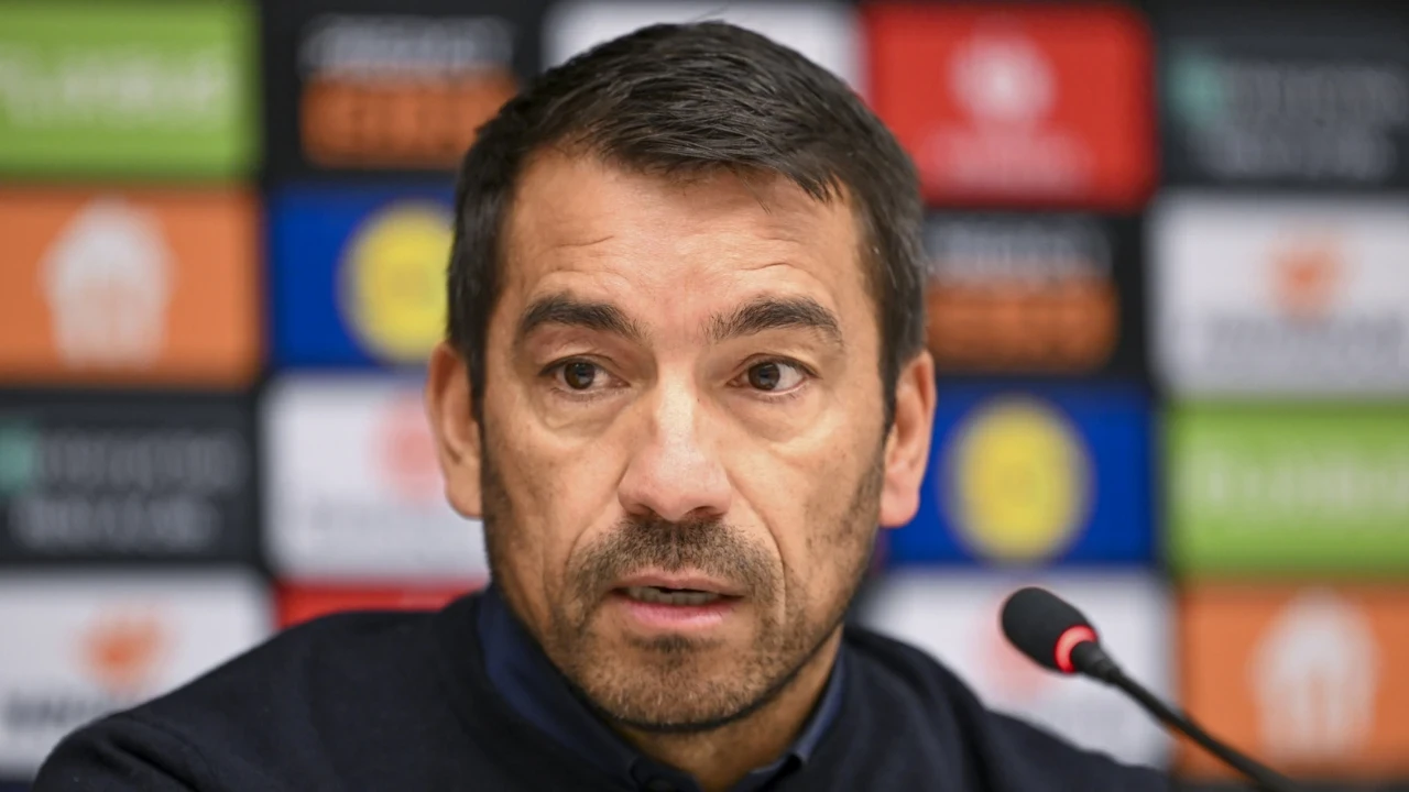 Beşiktaş'ın eski hocası Van Bronckhorst, Feyenoord’a geri döndü