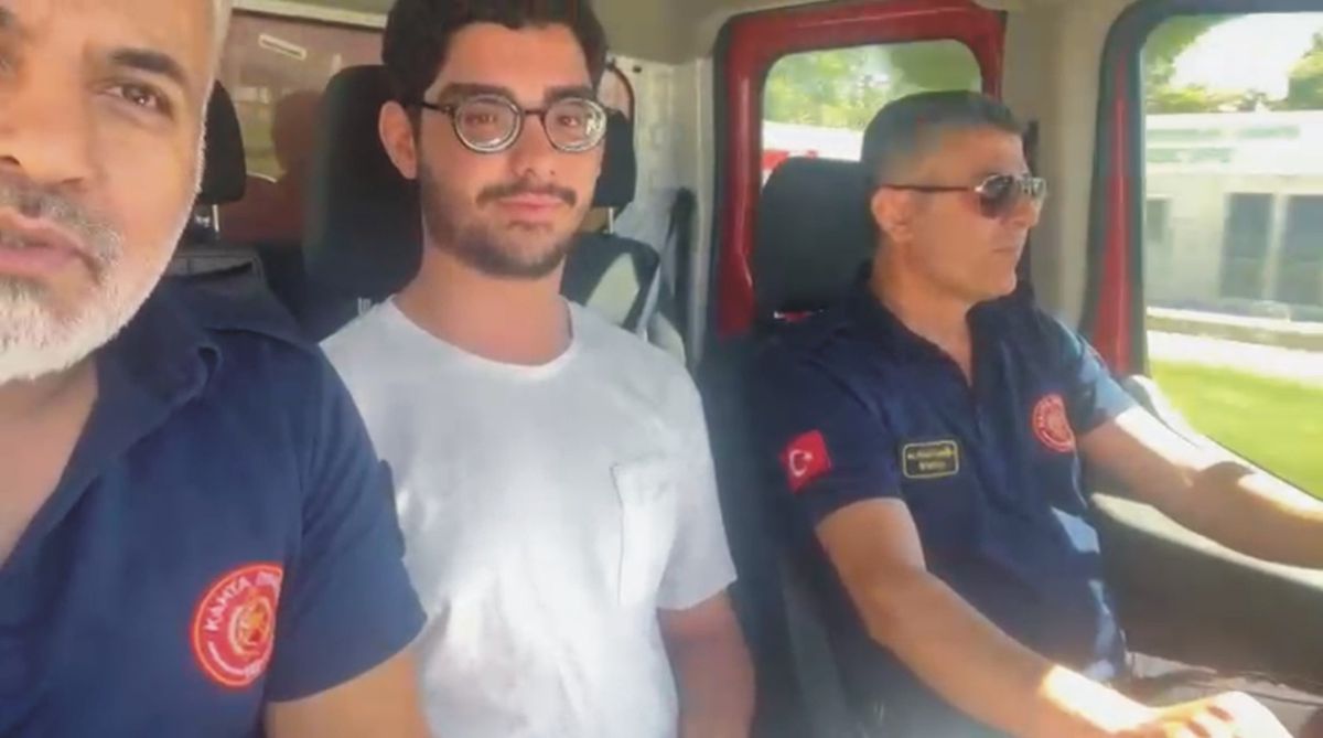 İtfaiye ekibi, asansörde mahsur kalan öğrenciyi kurtarıp sınava yetiştirdi